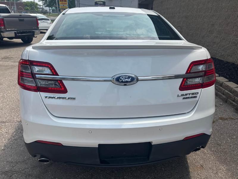 Ford Taurus Limited FWD 2014