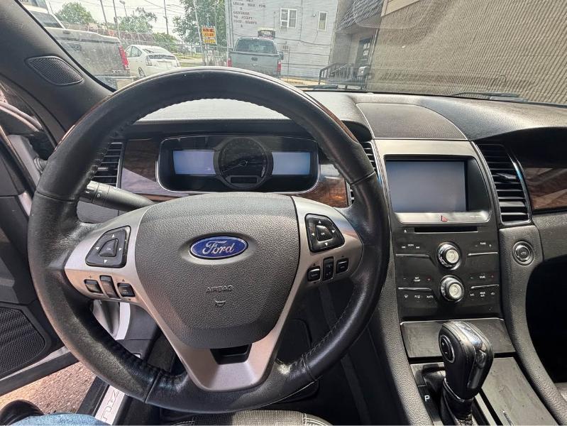 Ford Taurus Limited FWD 2014
