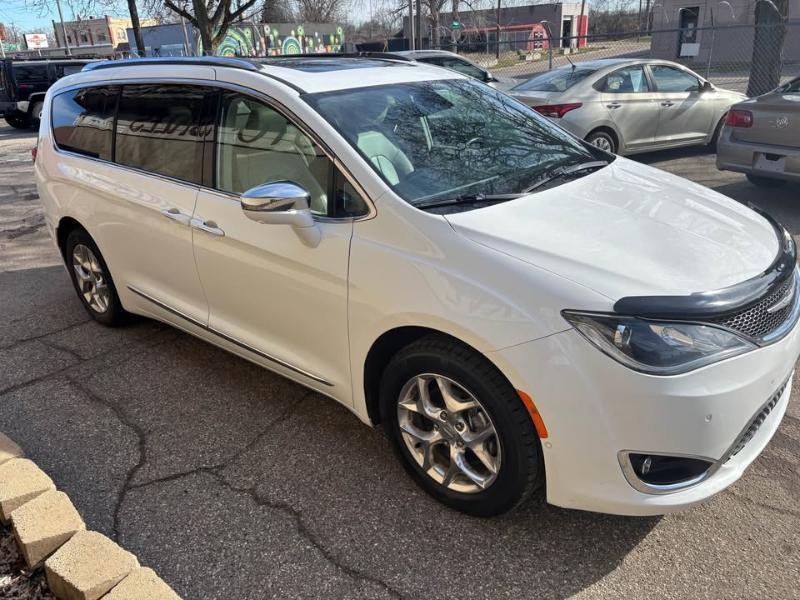 Chrysler Pacifica Limited 2017