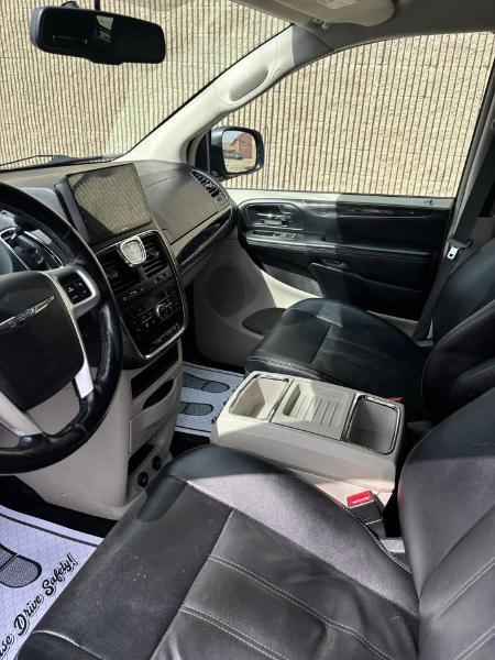 Chrysler Town & Country Touring 2016