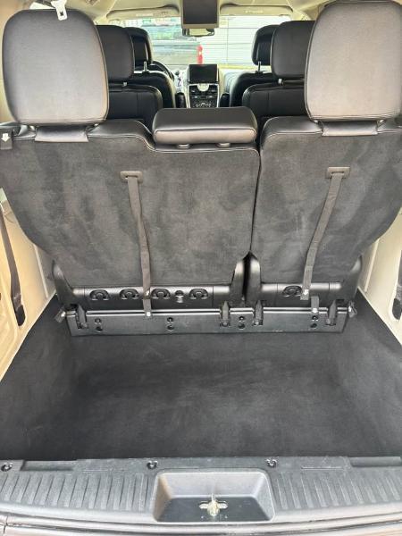 Chrysler Town & Country Touring 2016