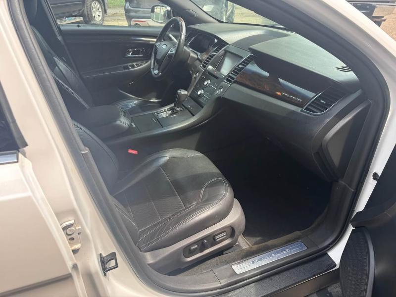 Ford Taurus Limited FWD 2014