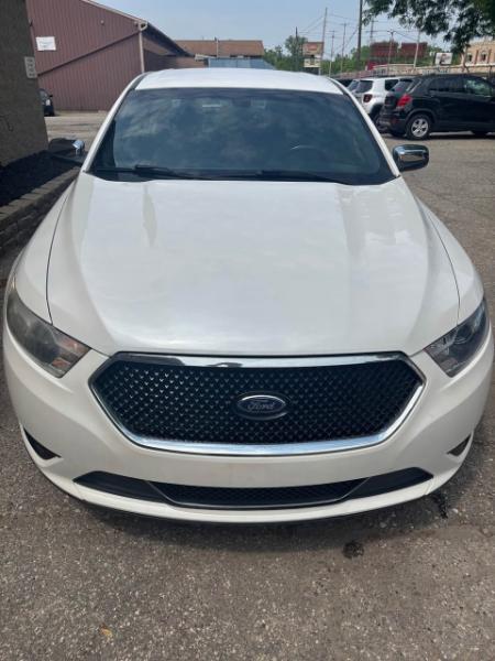 Ford Taurus Limited FWD 2014