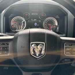 RAM 1500 SLT Crew Cab SWB 4WD 2017