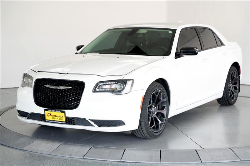 2019 Chrysler 300 Touring photo 3