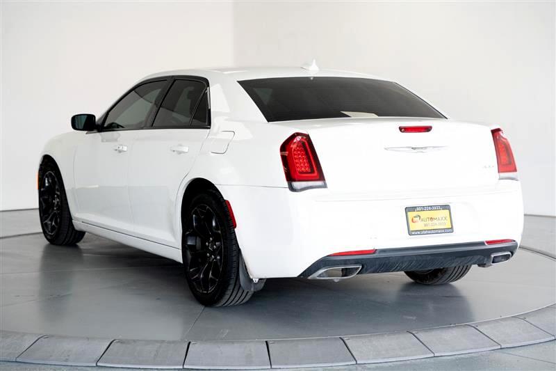 2019 Chrysler 300 Touring photo 5