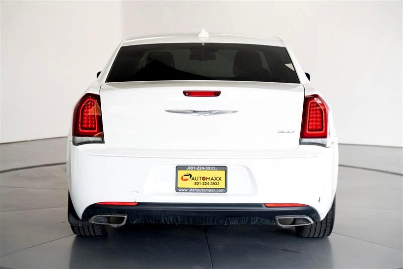 2019 Chrysler 300 Touring photo 6