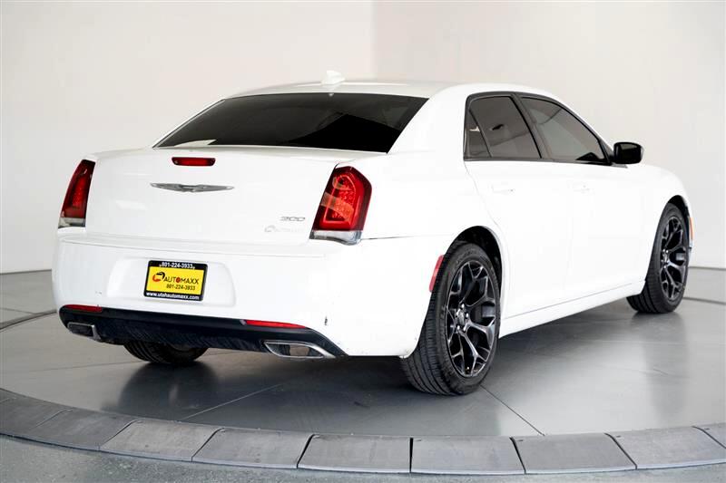 2019 Chrysler 300 Touring photo 7