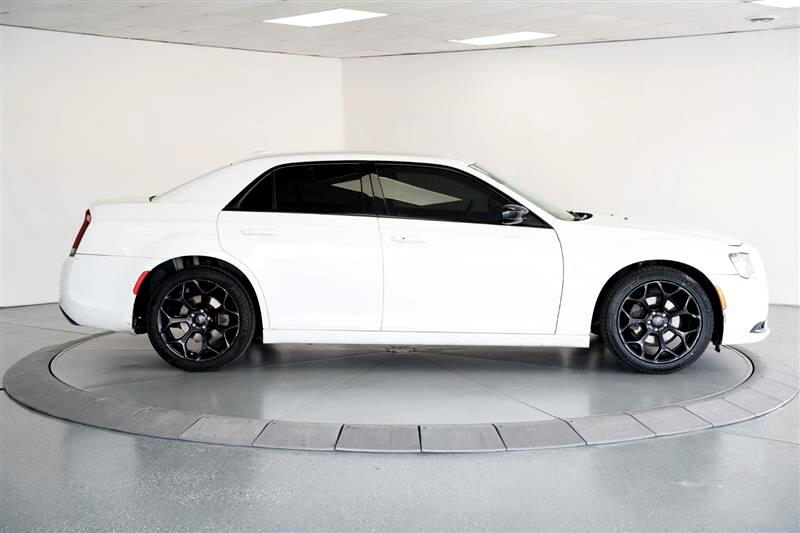 2019 Chrysler 300 Touring photo 8