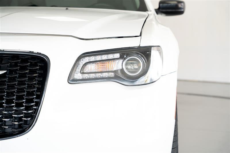 2019 Chrysler 300 Touring photo 10