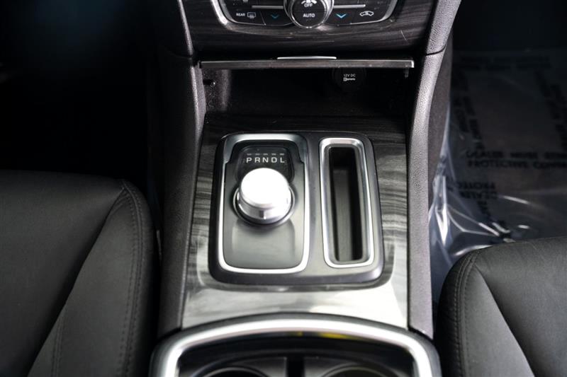 2019 Chrysler 300 Touring photo 16