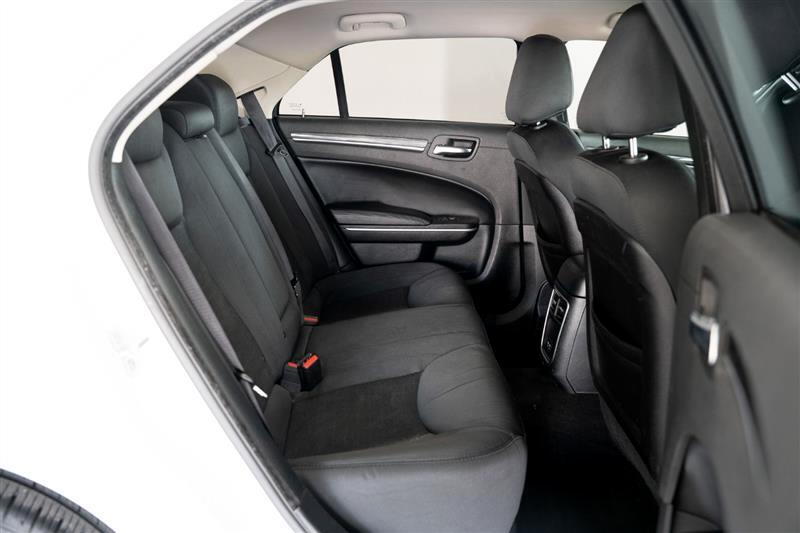 2019 Chrysler 300 Touring photo 20