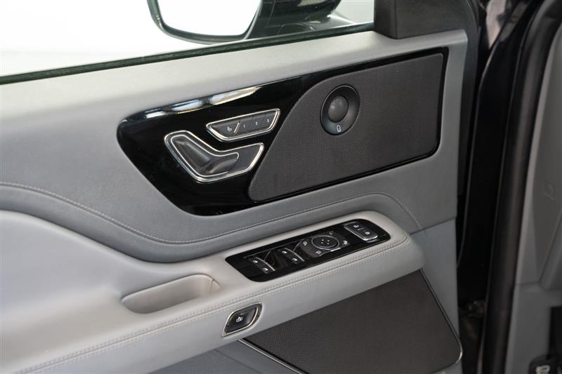 Lincoln Aviator  2020