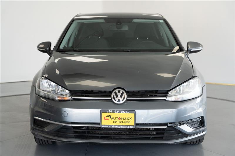 2019 Volkswagen Golf SE photo 2