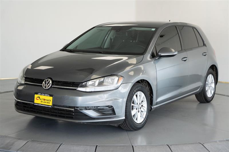 2019 Volkswagen Golf SE photo 3