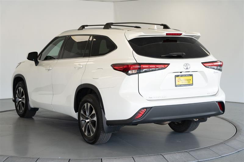 2020 Toyota Highlander XLE photo 2