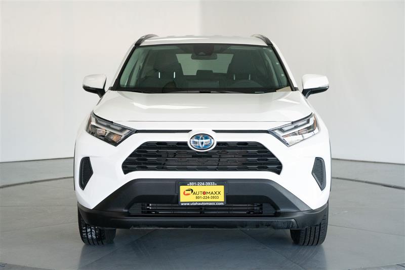 2024 Toyota RAV4 Hybrid LE photo 2