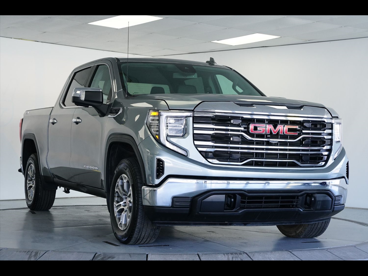 2025 GMC Sierra 1500 4WD Crew Cab 147" SLT