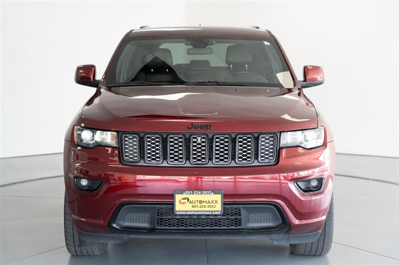 2021 Jeep Grand Cherokee Laredo X photo 2