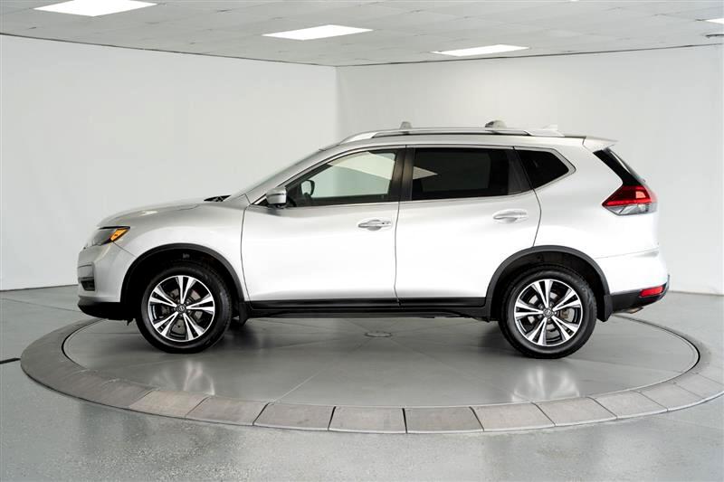 2019 Nissan Rogue SV photo 3