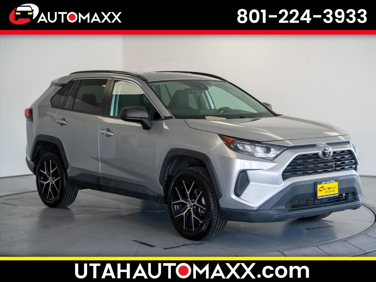 2021 Toyota RAV4 LE AWD's photo