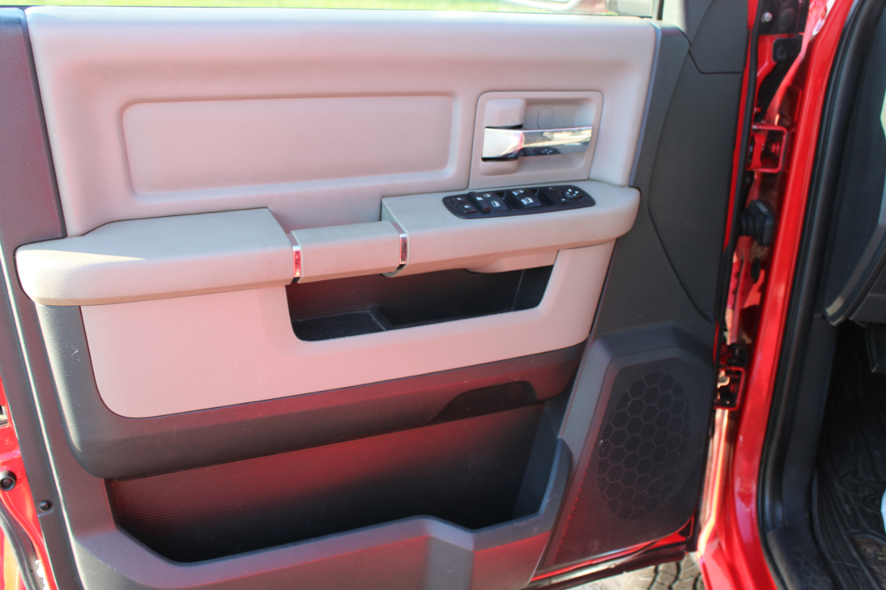 2012 Ram 1500 SLT photo 11