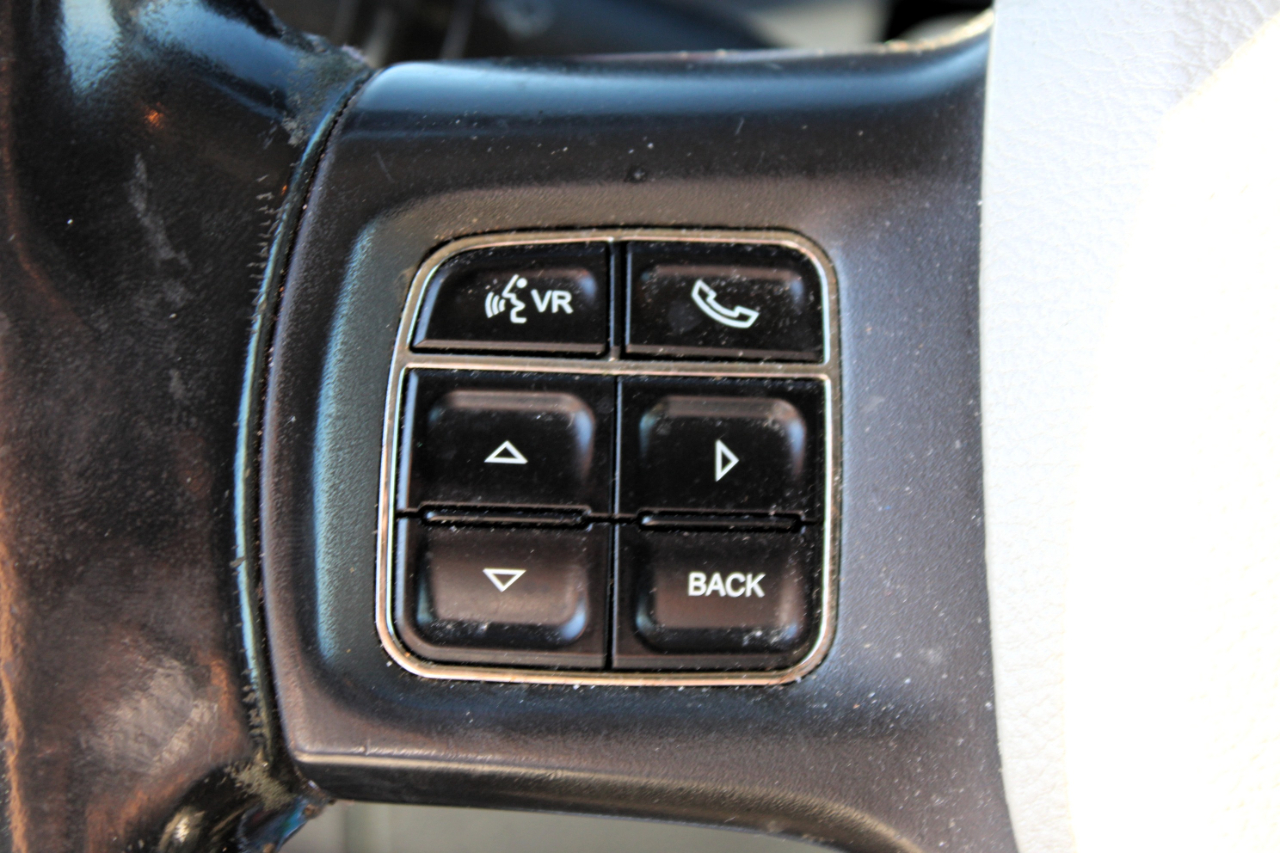 2012 Ram 1500 SLT photo 16