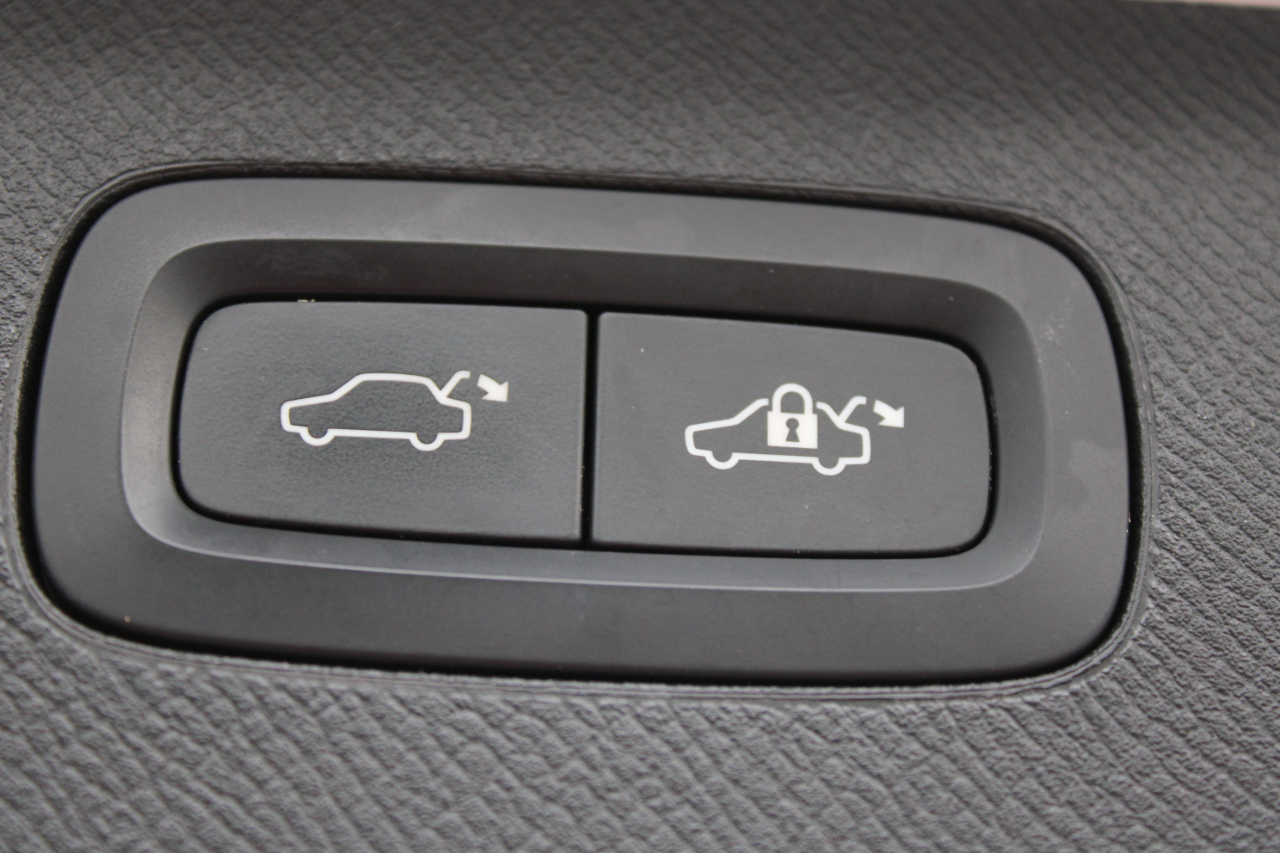 Volvo XC90 T6 Momentum AWD 2016