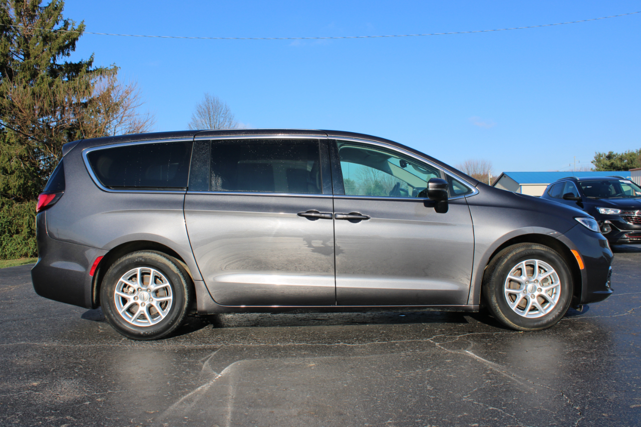 Chrysler Pacifica Touring L 2023