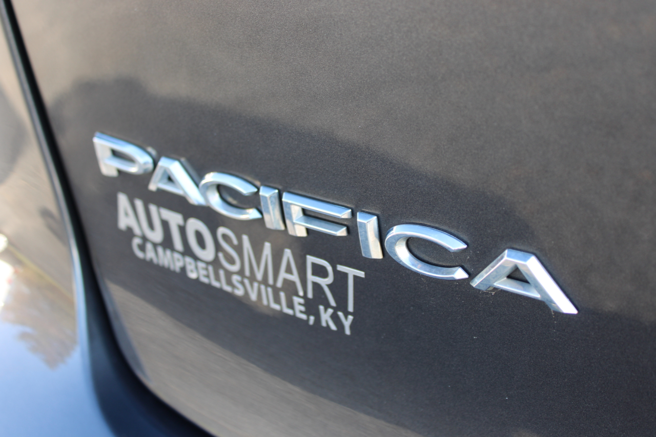 Chrysler Pacifica Touring L 2023