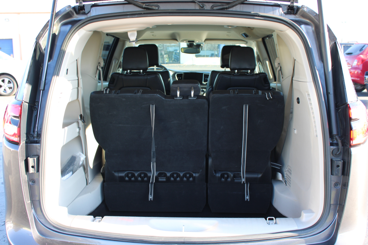 Chrysler Pacifica Touring L 2023