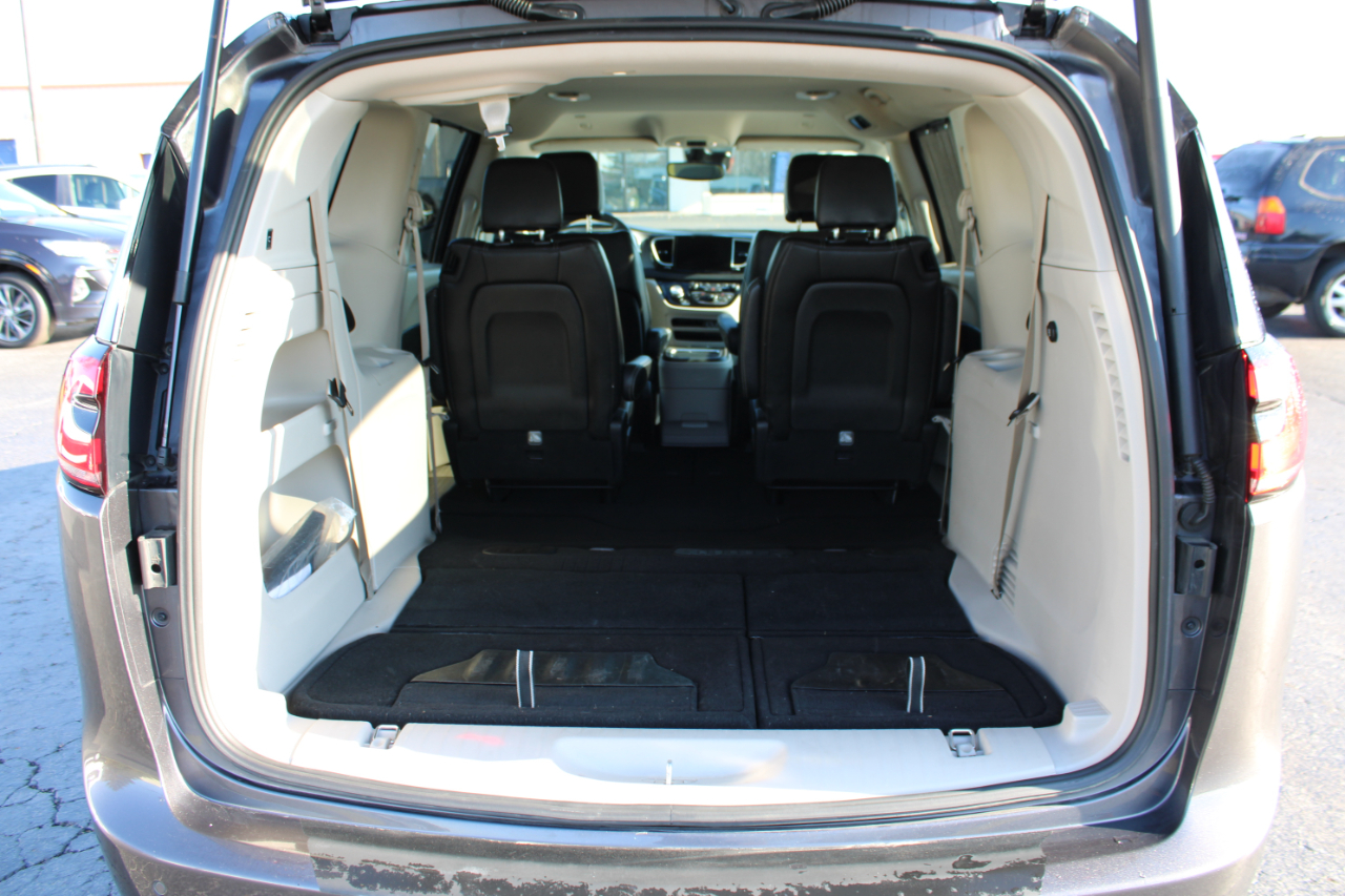 Chrysler Pacifica Touring L 2023