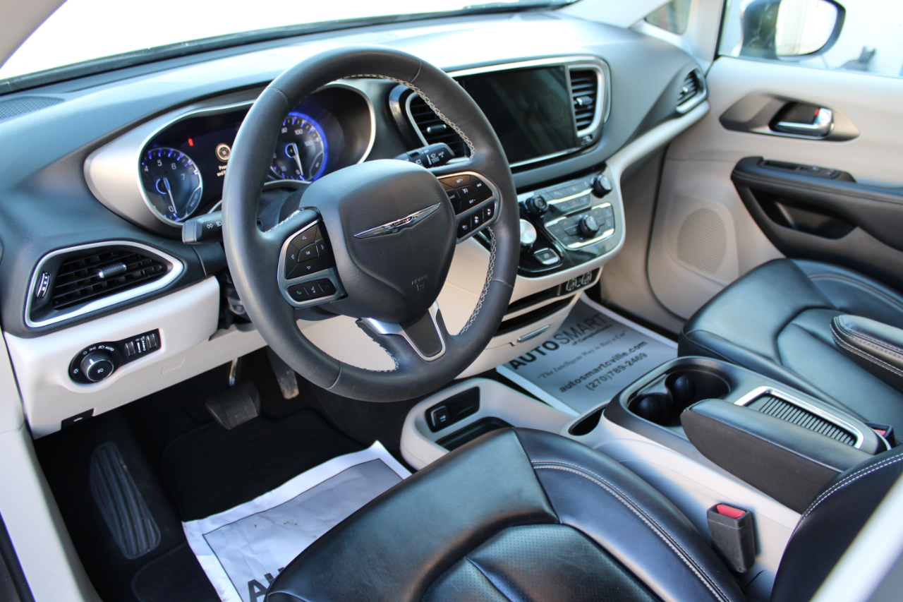 Chrysler Pacifica Touring L 2023