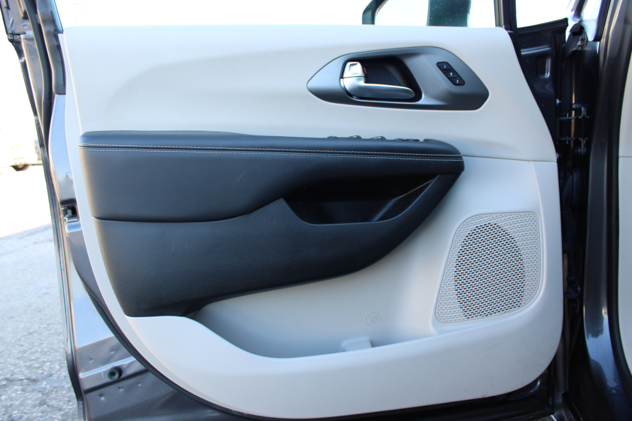 Chrysler Pacifica Touring L 2023