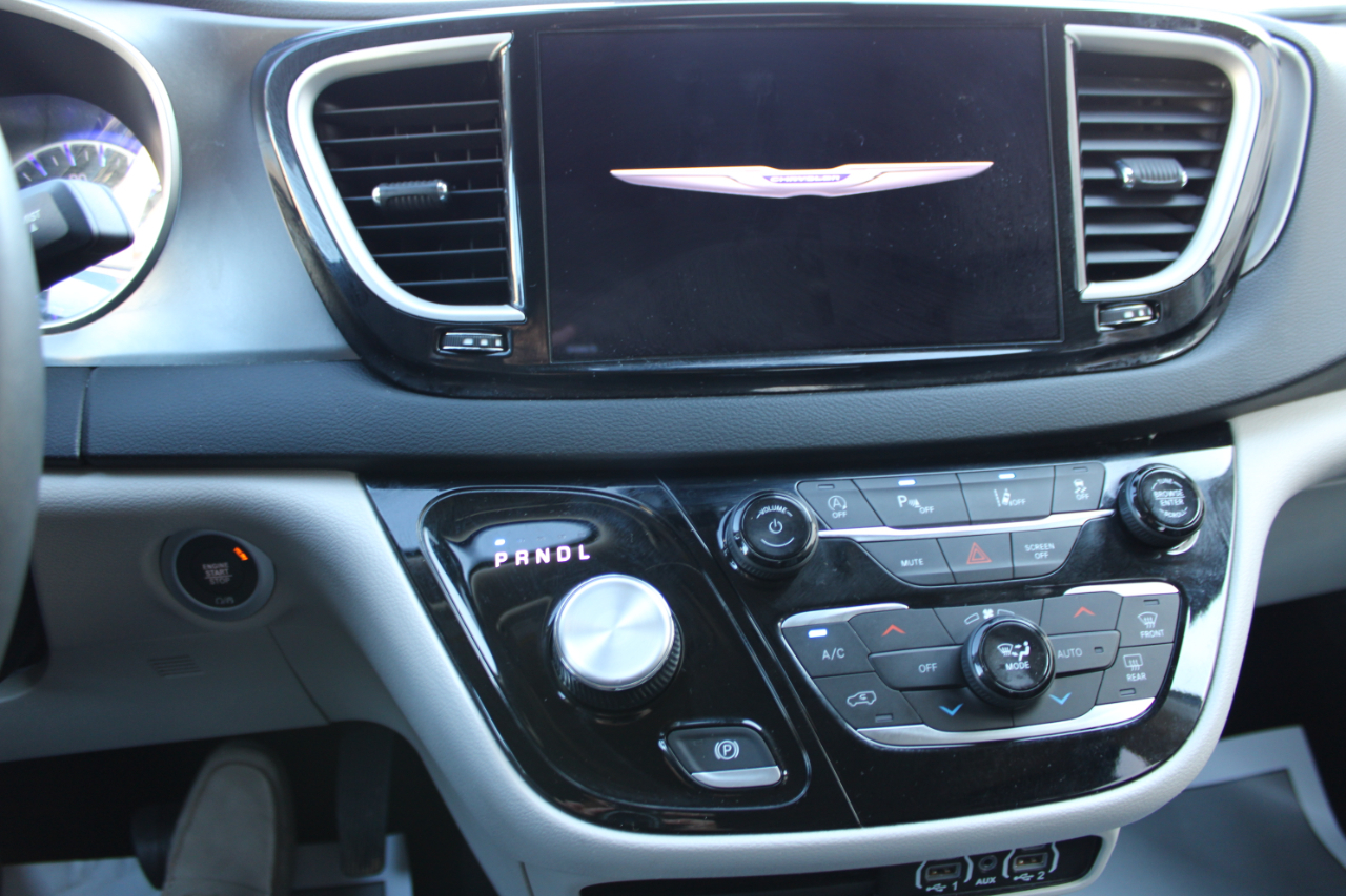 Chrysler Pacifica Touring L 2023