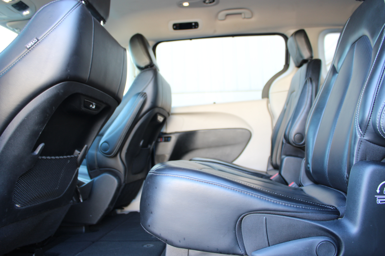 Chrysler Pacifica Touring L 2023