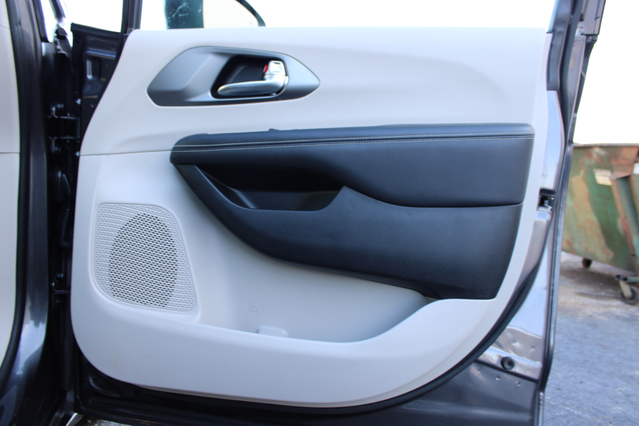 Chrysler Pacifica Touring L 2023