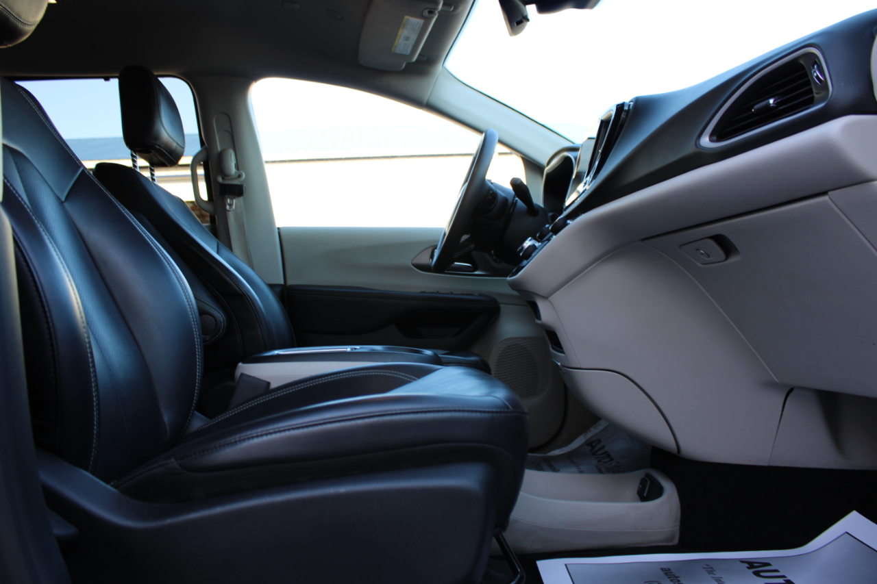 Chrysler Pacifica Touring L 2023