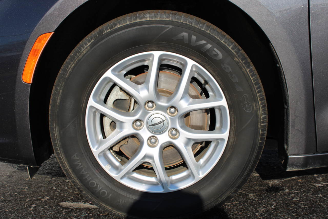 Chrysler Pacifica Touring L 2023