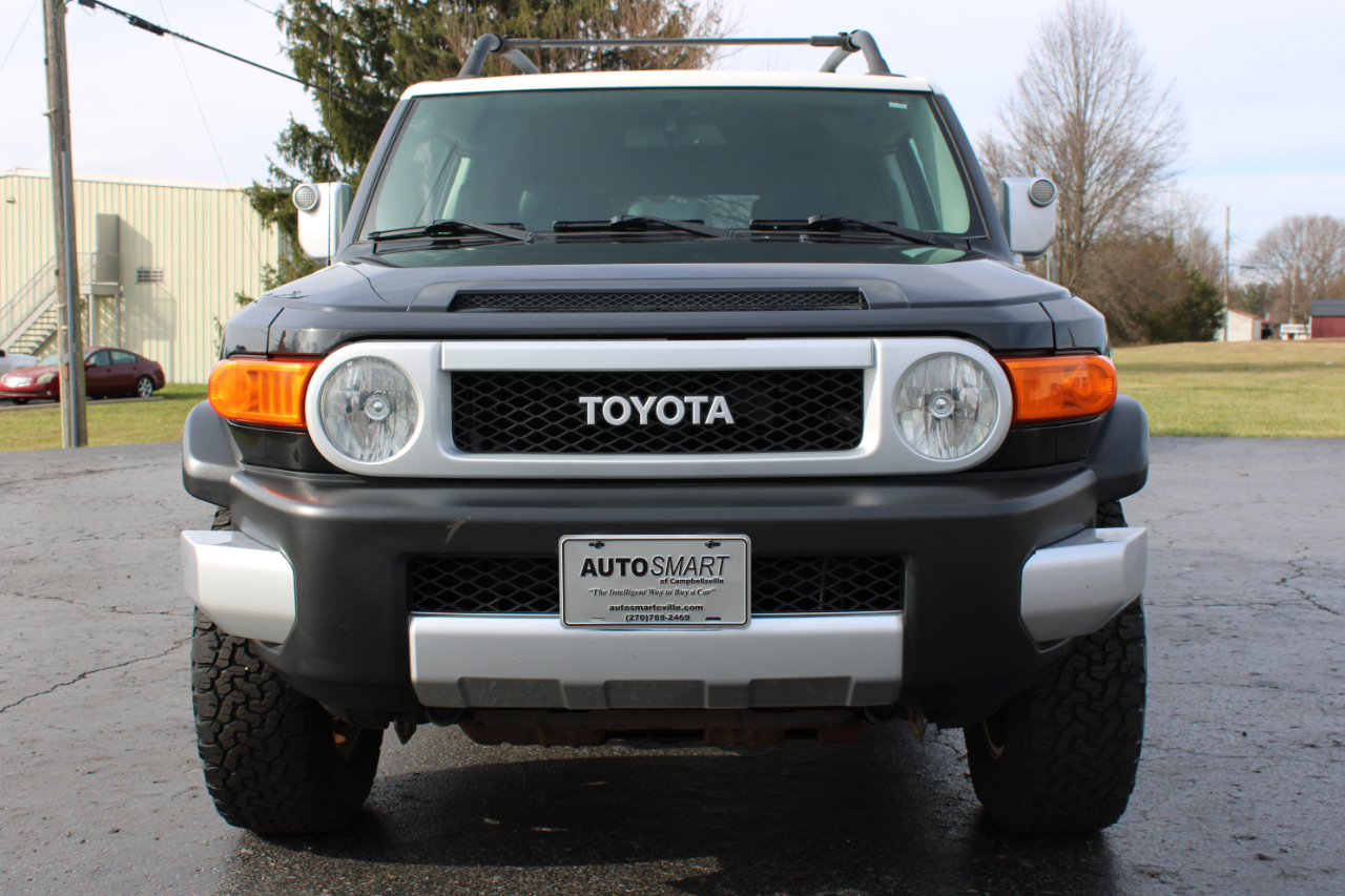 Toyota FJ Cruiser  2011