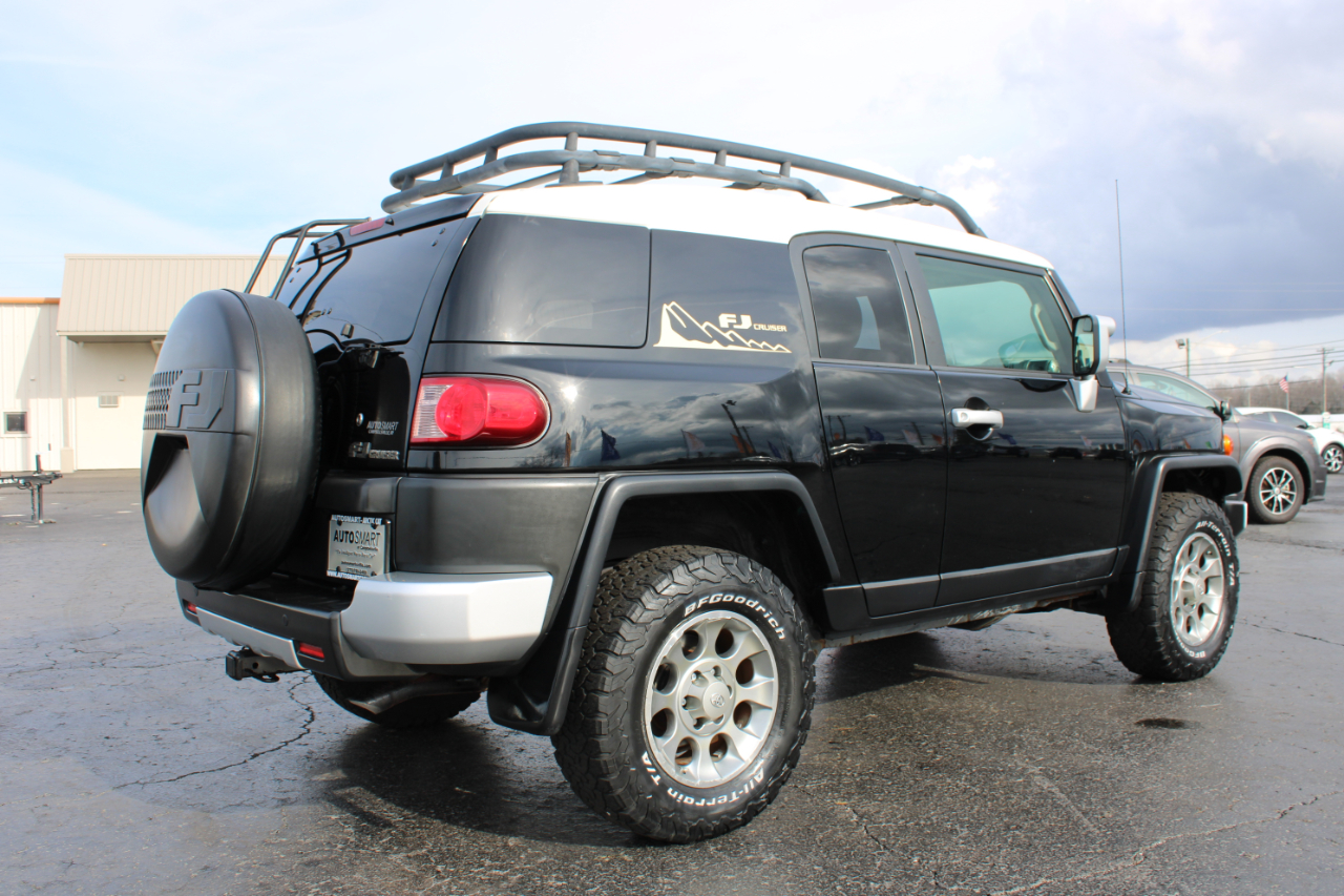 Toyota FJ Cruiser  2011