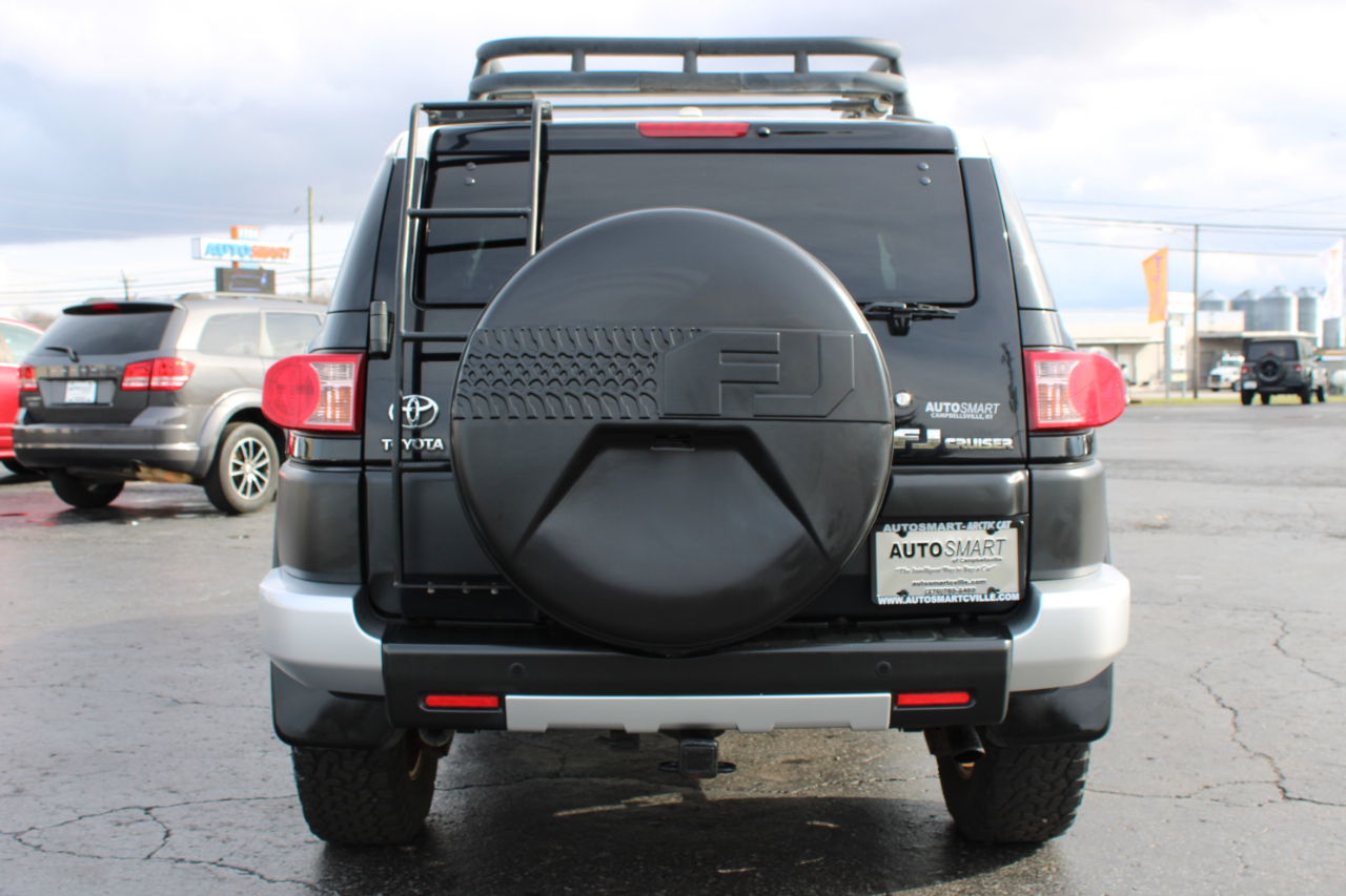 Toyota FJ Cruiser  2011