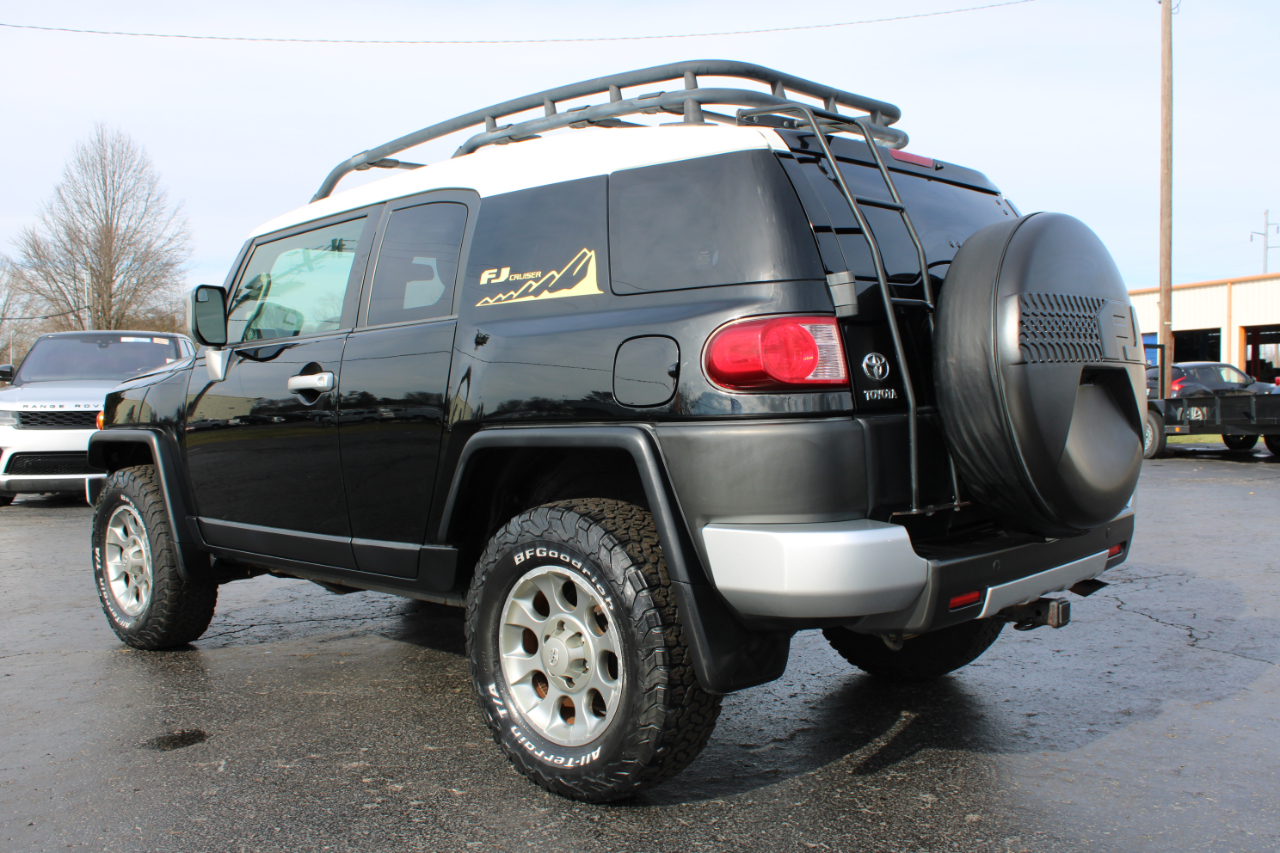 Toyota FJ Cruiser  2011