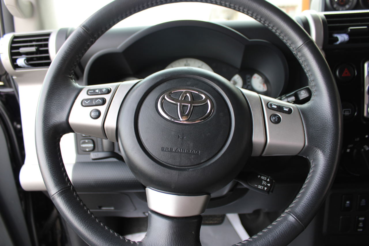 Toyota FJ Cruiser  2011