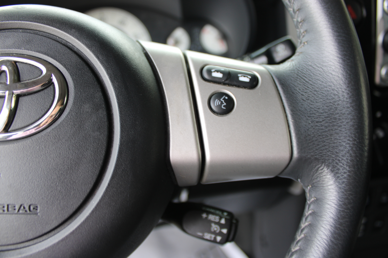 Toyota FJ Cruiser  2011