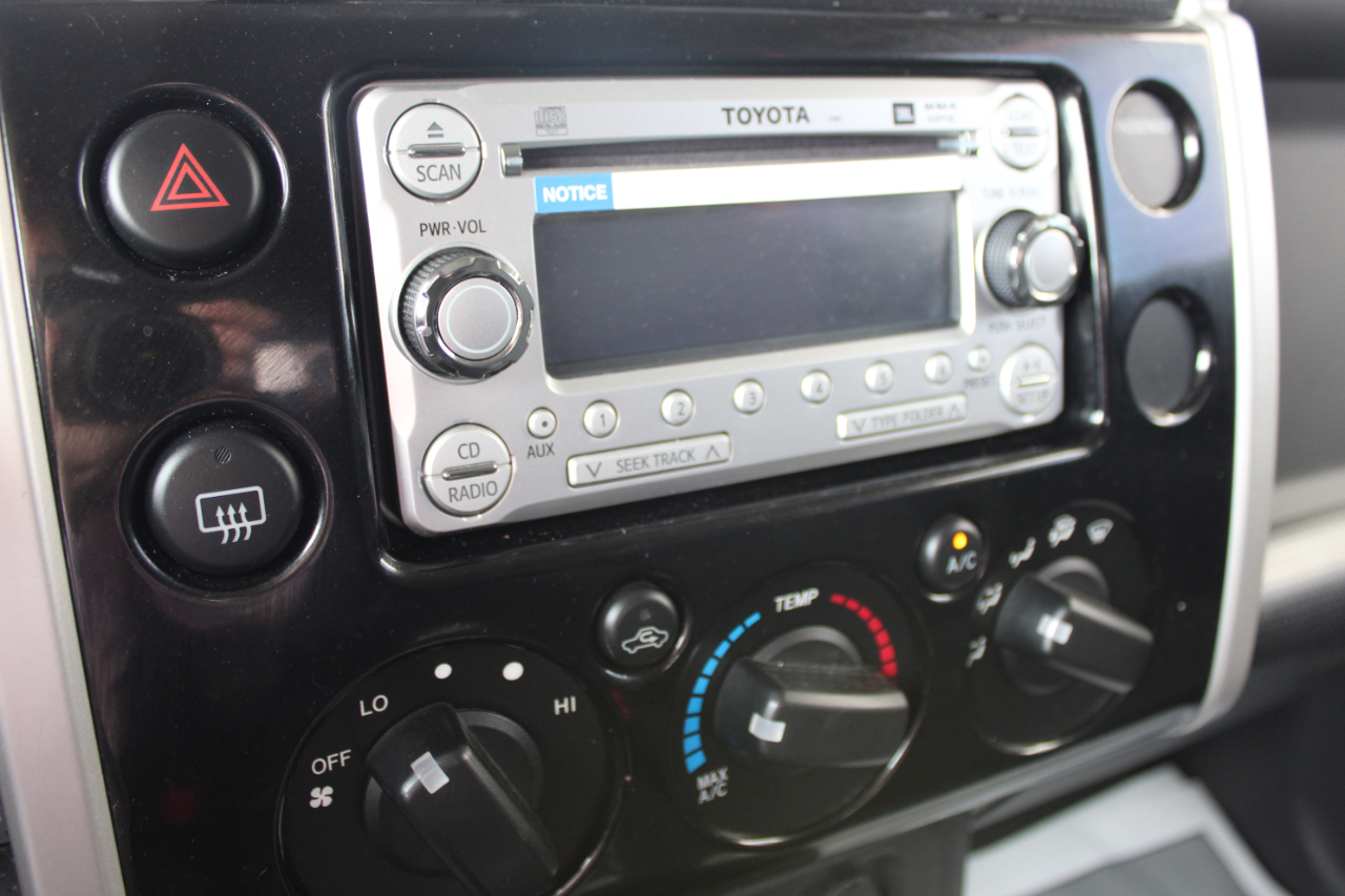 Toyota FJ Cruiser  2011