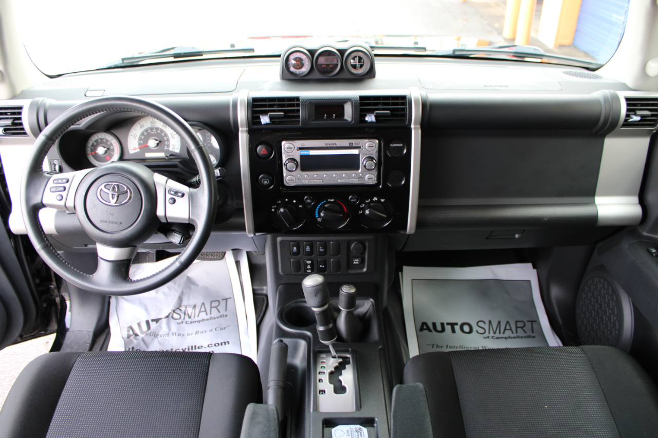 Toyota FJ Cruiser  2011