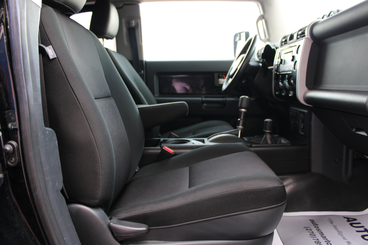 Toyota FJ Cruiser  2011