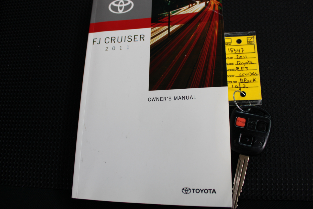 Toyota FJ Cruiser  2011