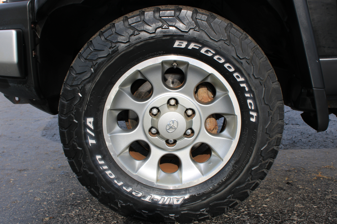 Toyota FJ Cruiser  2011